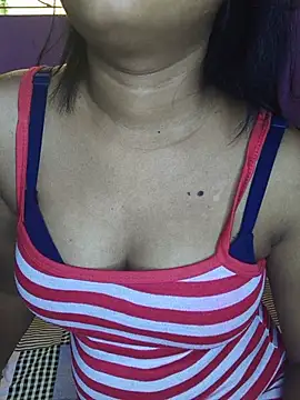 Snapshot of Blossom_lily chatting on July 4, 2026, 8:21 am Blossom lily online show from July 4, 2026, 8:21 am