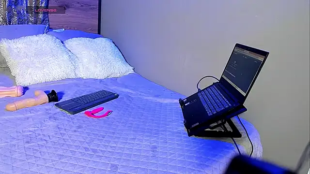 Snapshot of Enzoo98_ chatting on March 15, 2026, 1:12 am Enzoo98 online show from March 15, 2026, 1:12 am