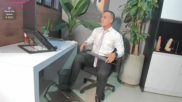 Enzoo98  online show from May 1, 2026, 12:04 am