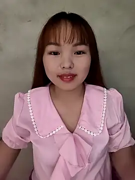 Snapshot of Mina_xYx chatting on May 6, 2026, 6:28 am Mina xYx online show from May 6, 2026, 6:28 am