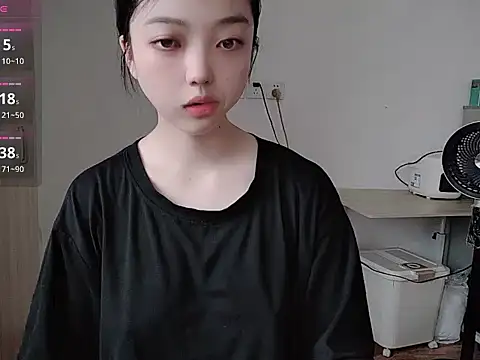 Snapshot of oblakitty_ chatting on July 11, 2026, 1:28 am oblakitty online show from July 11, 2026, 1:28 am