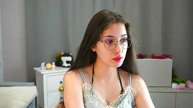 IsauraHolleman online show from April 26, 2026, 3:15 am