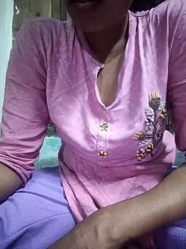 Snapshot of model_seela chatting on May 9, 2026, 8:39 am model seela online show from May 9, 2026, 8:39 am