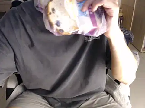 Snapshot of Kent6828 chatting on April 1, 2026, 3:20 pm Kent6828 online show from April 1, 2026, 3:20 pm