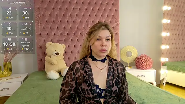 Snapshot of Eloises chatting on June 9, 2026, 6:47 am Eloises online show from June 9, 2026, 6:47 am