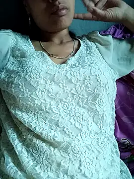 Snapshot of Leiley_98 chatting on June 9, 2026, 9:21 am Leiley 98 online show from June 9, 2026, 9:21 am