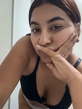 yuliana056 online show from April 9, 2026, 5:09 am
