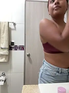 yuliana056 online show from April 7, 2026, 9:16 pm