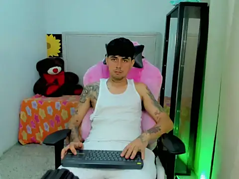 Yeison gomezz online show from April 2, 2026, 4:52 am