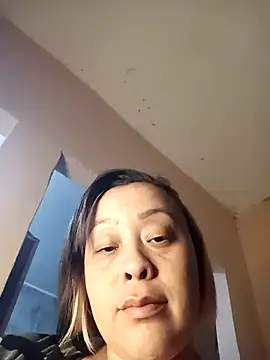 Snapshot of lua-bfly chatting on May 6, 2026, 11:42 pm lua-bfly online show from May 6, 2026, 11:42 pm