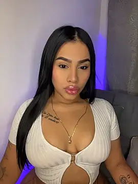 Snapshot of AlisonBeltran1 chatting on August 5, 2026, 12:48 am AlisonBeltran1 online show from August 5, 2026, 12:48 am