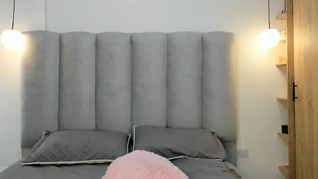 Snapshot of Valentina_lux1 chatting on April 28, 2026, 7:40 pm Valentina lux1 online show from April 28, 2026, 7:40 pm