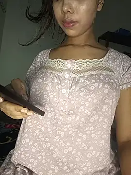 Snapshot of Candyy_crushh chatting on July 8, 2026, 9:59 pm Candyy crushh online show from July 8, 2026, 9:59 pm