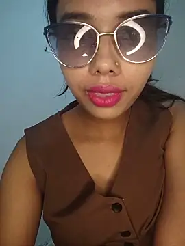 Snapshot of Candyy_crushh chatting on June 19, 2026, 10:04 pm Candyy crushh online show from June 19, 2026, 10:04 pm