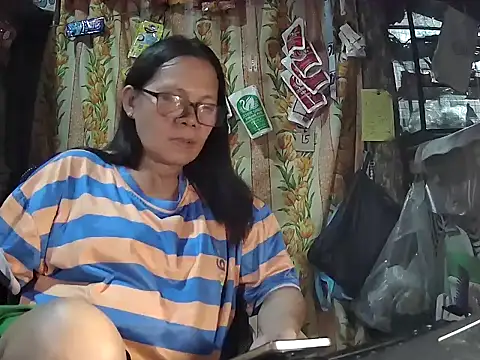 Snapshot of mommylicious_23 chatting on July 28, 2026, 12:48 pm mommylicious 23 online show from July 28, 2026, 12:48 pm