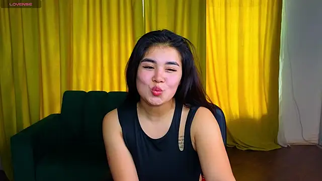 AlicaMayer online show from April 29, 2026, 6:17 am