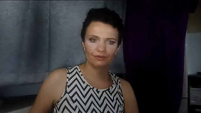 Snapshot of HotMamaQueen234 chatting on August 4, 2026, 8:24 pm HotMamaQueen234 online show from August 4, 2026, 8:24 pm