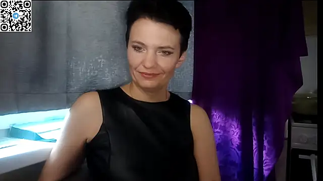 Snapshot of HotMamaQueen234 chatting on July 15, 2026, 11:17 am HotMamaQueen234 online show from July 15, 2026, 11:17 am