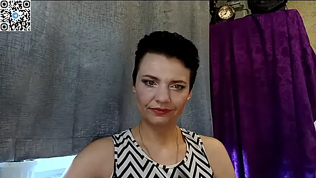 Snapshot of HotMamaQueen234 chatting on May 22, 2026, 9:40 am HotMamaQueen234 online show from May 22, 2026, 9:40 am