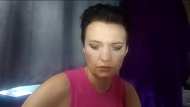 Snapshot of HotMamaQueen234 chatting on July 28, 2026, 12:23 pm HotMamaQueen234 online show from July 28, 2026, 12:23 pm