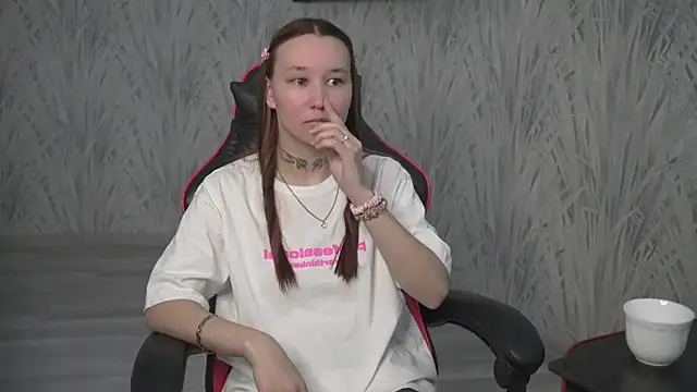 PiaDeninno online show from March 17, 2026, 4:59 am