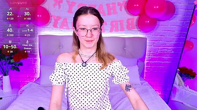 AmelieViolet online show from May 5, 2026, 9:45 am