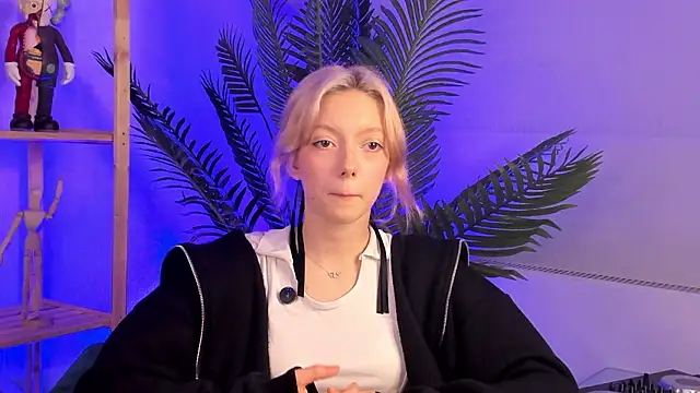 TyraTopinka online show from March 19, 2026, 1:33 pm