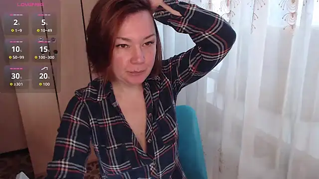 Julia Vagrik online show from May 4, 2026, 10:07 am