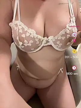 Snapshot of martinaa_cresa chatting on July 4, 2026, 7:29 pm martinaa cresa online show from July 4, 2026, 7:29 pm