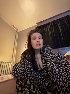 Snapshot of JulieetteLatte chatting on March 19, 2026, 2:00 am JulieetteLatte online show from March 19, 2026, 2:00 am