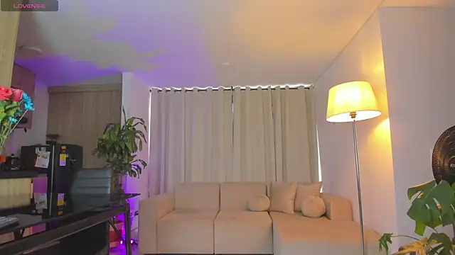 Snapshot of Aleja_evangeline chatting on June 6, 2026, 6:35 pm Aleja evangeline online show from June 6, 2026, 6:35 pm