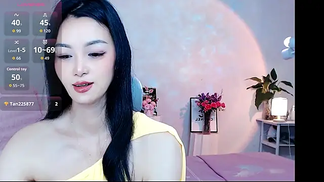 Evelyn-007 online show from April 22, 2026, 12:01 pm