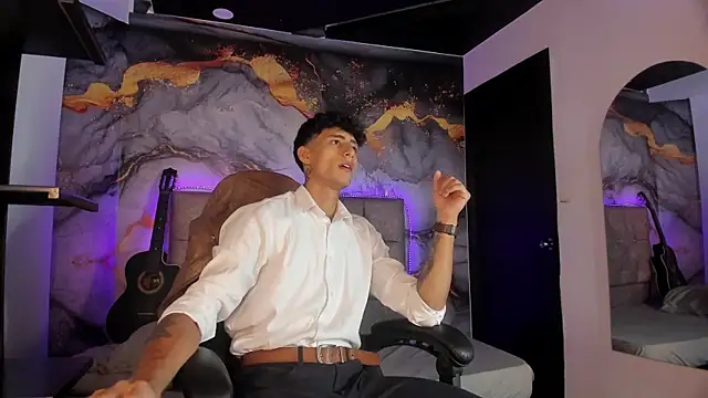 MaxiimoRomano  online show from May 5, 2026, 1:25 pm