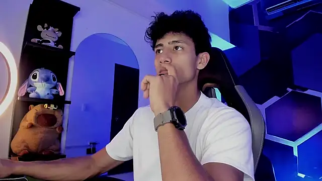 MaxiimoRomano  online show from July 18, 2026, 7:22 pm