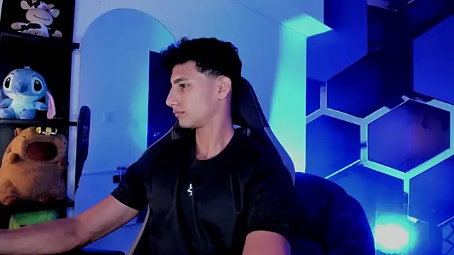 MaxiimoRomano  online show from July 23, 2026, 7:32 pm