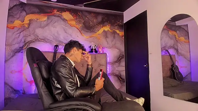MaxiimoRomano  online show from April 27, 2026, 1:20 pm