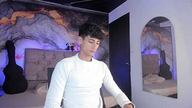 MaxiimoRomano  online show from April 23, 2026, 1:24 pm