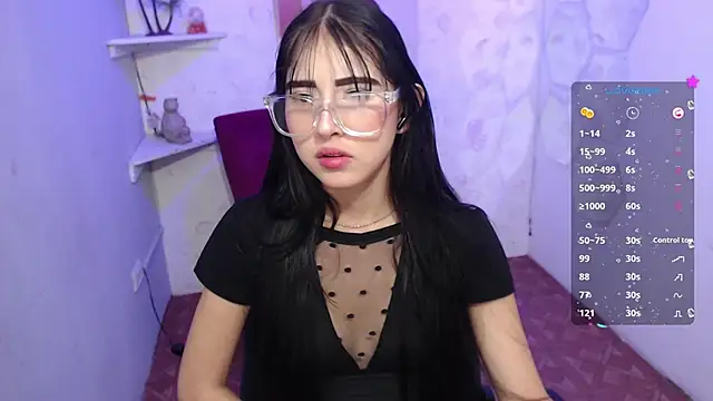 Snapshot of Melodi_velasquez chatting on June 3, 2026, 3:29 am Melodi velasquez online show from June 3, 2026, 3:29 am
