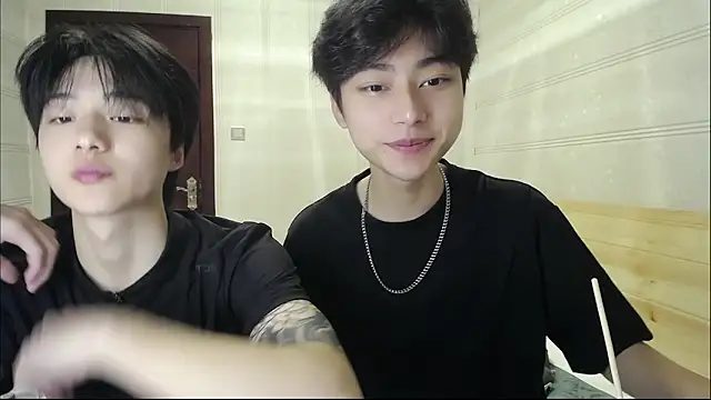 XX-XIUXIU online show from May 12, 2026, 1:50 pm