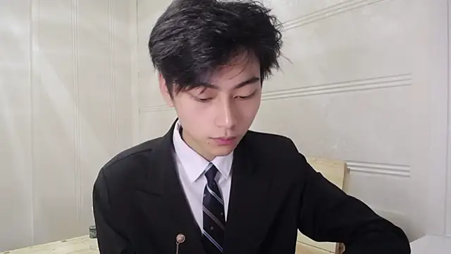 XX-XIUXIU online show from May 4, 2026, 12:41 pm