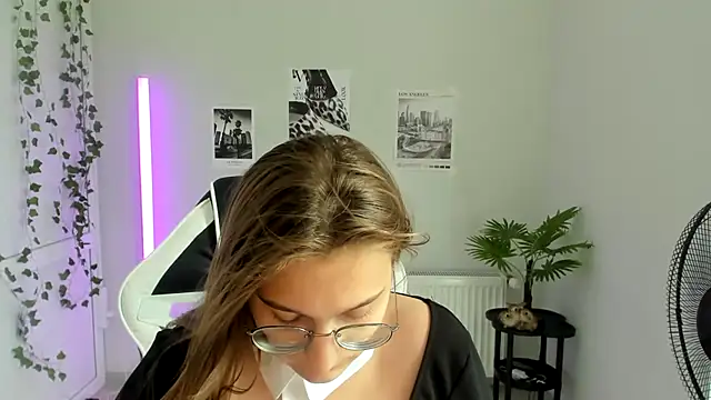 Snapshot of Mia_kristal chatting on July 24, 2026, 10:22 am Mia kristal online show from July 24, 2026, 10:22 am