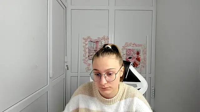 Mia kristal online show from May 29, 2026, 7:47 am