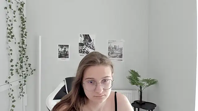 Snapshot of Mia_kristal chatting on June 21, 2026, 8:09 am Mia kristal online show from June 21, 2026, 8:09 am
