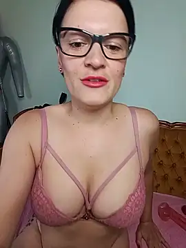 Snapshot of Evamilfhungary chatting on June 15, 2026, 8:14 am Evamilfhungary online show from June 15, 2026, 8:14 am