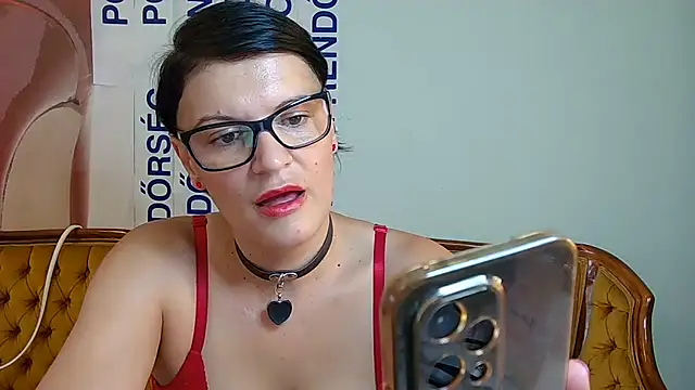 Snapshot of Evamilfhungary chatting on July 7, 2026, 8:40 am Evamilfhungary online show from July 7, 2026, 8:40 am
