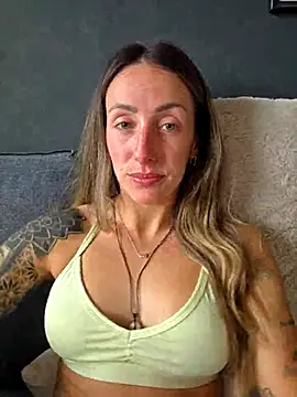 Snapshot of NicoleKaiser chatting on May 10, 2026, 8:07 am NicoleKaiser online show from May 10, 2026, 8:07 am