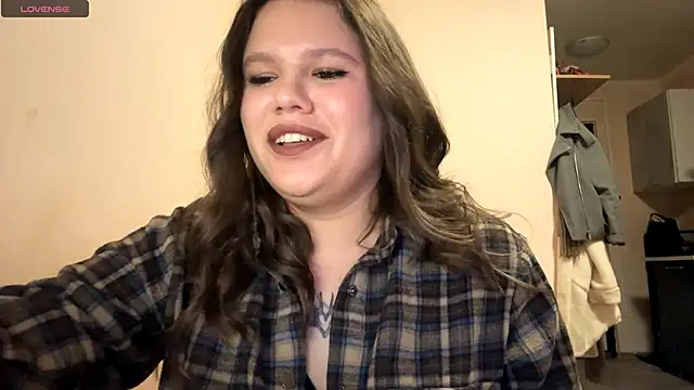 Snapshot of LunaVire chatting on March 25, 2026, 11:20 am LunaVire online show from March 25, 2026, 11:20 am