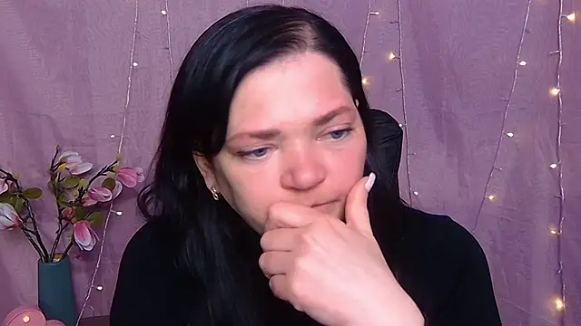 LauraFinn online show from March 19, 2026, 9:42 am