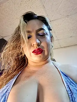 Snapshot of laurabassii chatting on April 16, 2026, 11:18 pm laurabassii online show from April 16, 2026, 11:18 pm