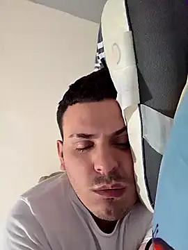 Snapshot of vmaxis chatting on April 11, 2026, 4:31 am vmaxis online show from April 11, 2026, 4:31 am